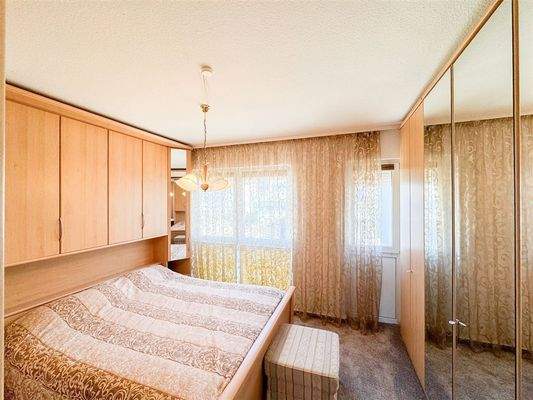 Schlafzimmer mit Einbauschränken