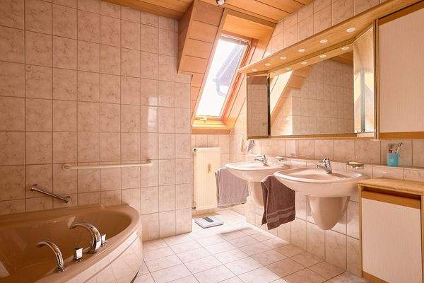 Blick in das Tageslichtbadezimmer