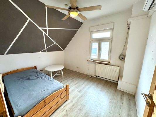 E9 Schlafzimmer 2 OG.jpeg