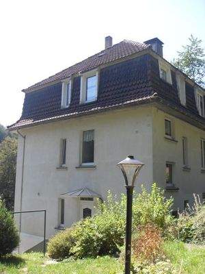 Hausansicht mit Eingangsbereich 