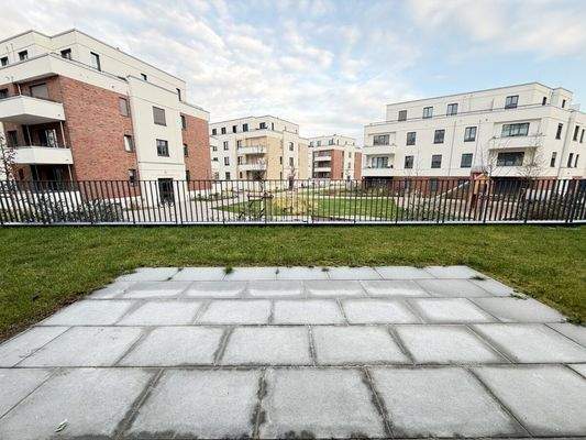 Blick von der Terrasse in die Wohnanlage