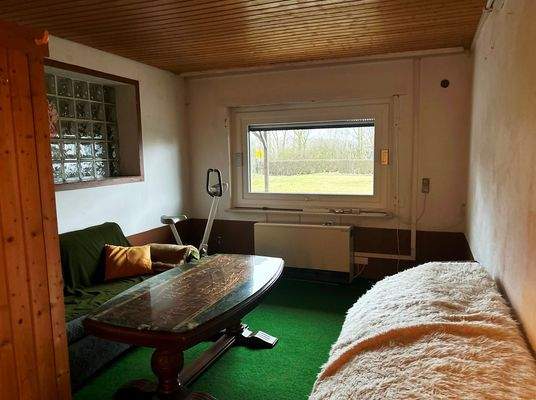 17 Weiteres Zimmer im UG.jpg