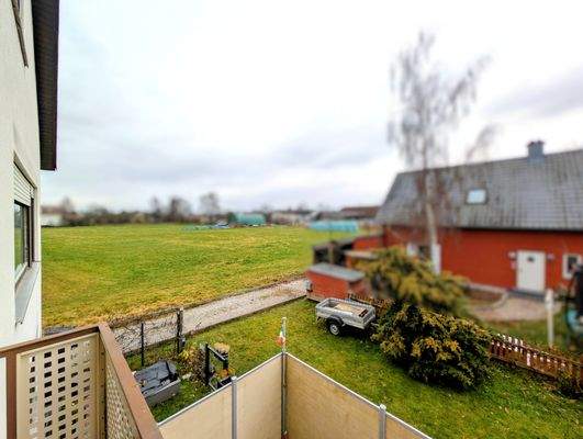 Blick ins Grüne vom Balkon (1.OG)