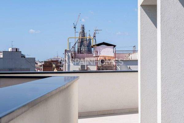 Properties in a Complex with Swimming Pool in Barcelona Andreu