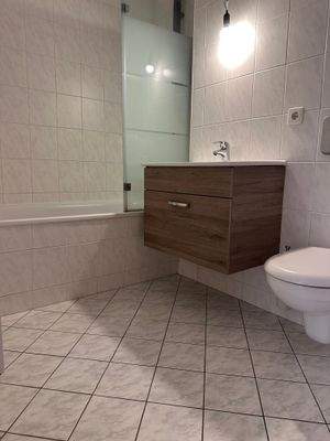 Wannenbad mit Regendusche