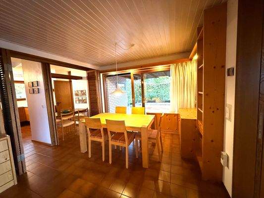 Essbereich mit Zugang zur Ostterrasse