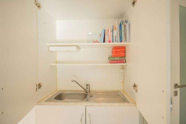 Büro 1, Pantry-Schrank