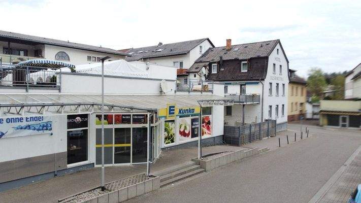 Eingangsbereich Supermarkt