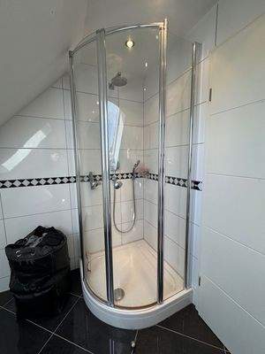 Dusche im Spitzboden