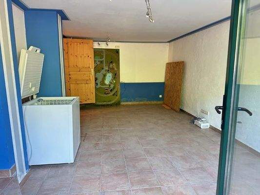 Wohnraum im Keller (2)