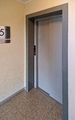 Fahrstuhl 5.OG.jpg