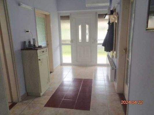 Eingangsraum Blick zur Eingangastüre