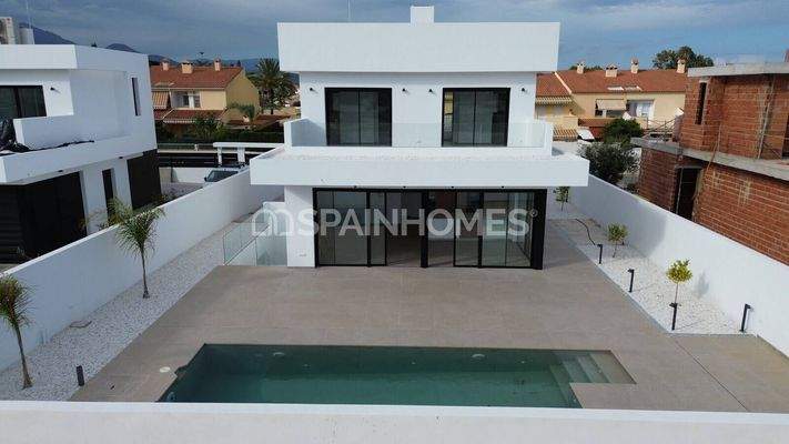 Detached House Close to San Juan Beach in Costa Blanca