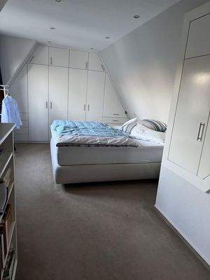 Schlafzimmer, DG