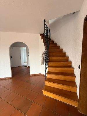 Maisonette mit Holztreppe