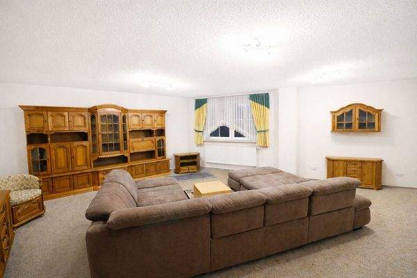 Helles, sehr großzügiges Wohnzimmer