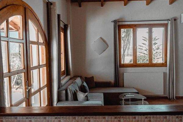 Kreta, Roumeli: Wunderschöne Villa auf dem Land