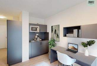 Schreibtisch (Musterwohnung)