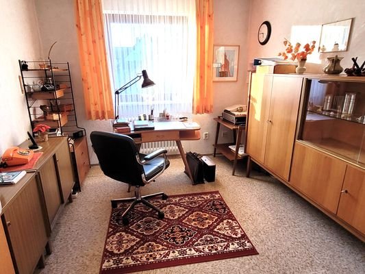 eines der drei Zimmer im OG