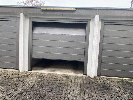Garage mit elektrischem Antrieb