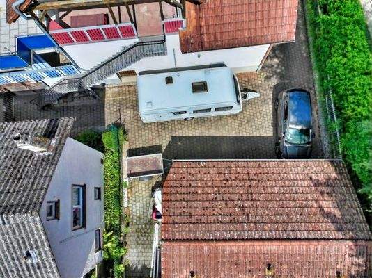 Hofbereich und Garage