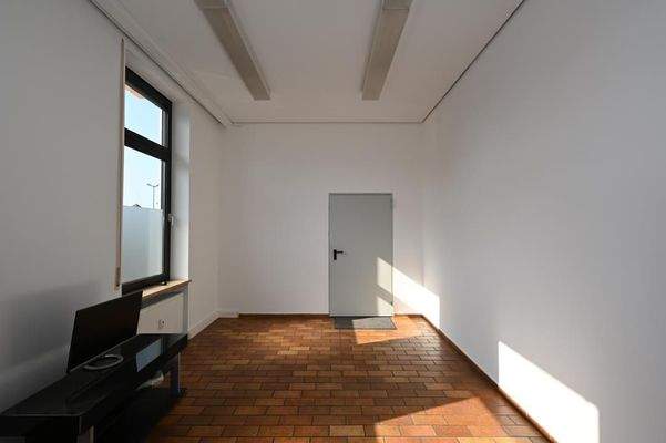 Durchgang Bürotrakt