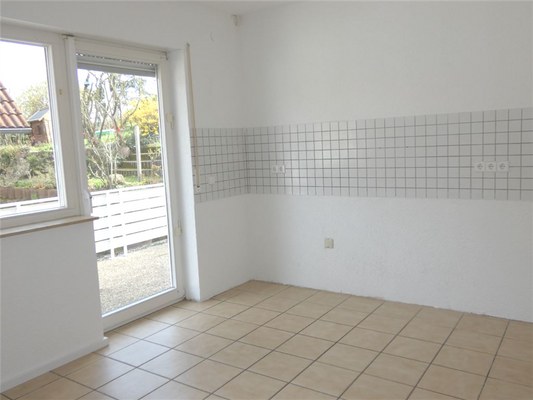 Wohnbeispiel Wohnküche mit Zugang zur Ostterrasse