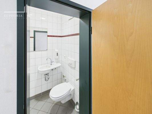 CAM03352G0-PR0052-STILL015