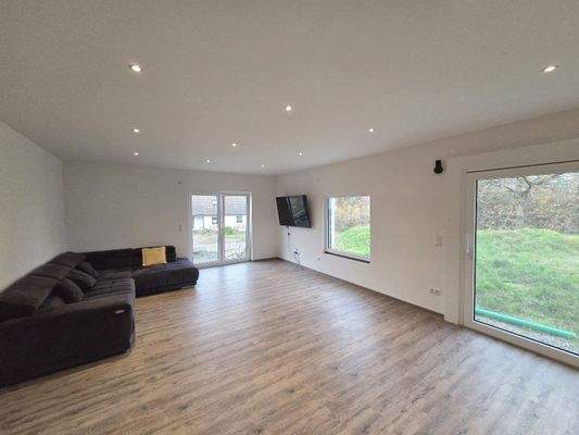 Großzügiger, heller Wohn- u. Essbereich