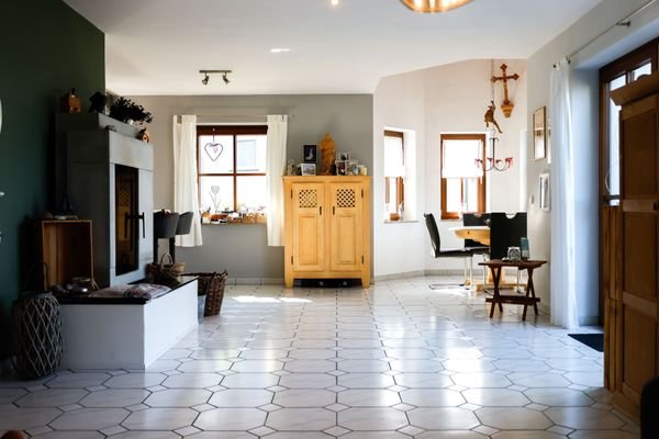 EG Wohnzimmer Kamin.jpg