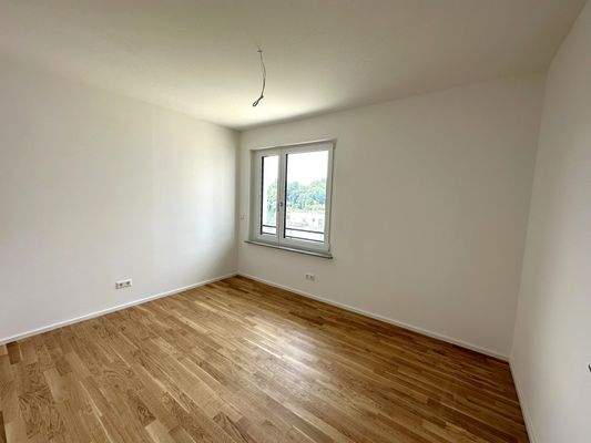 8- Zimmer-Home-Office.JPG