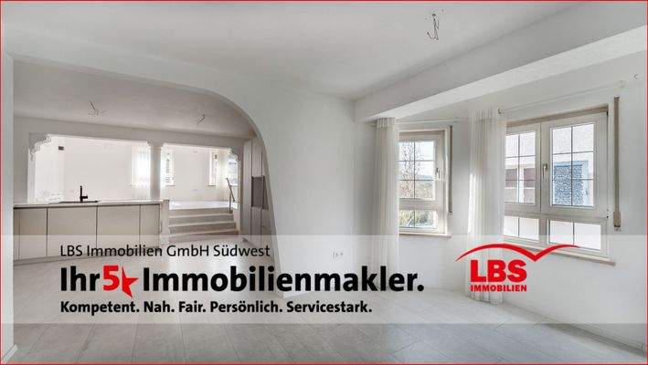 Essbereich mit Blick in Küche und Wohnzimmer