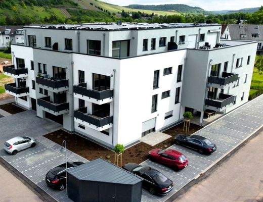 Seiten-und Rückansicht Gebäude A.jpg