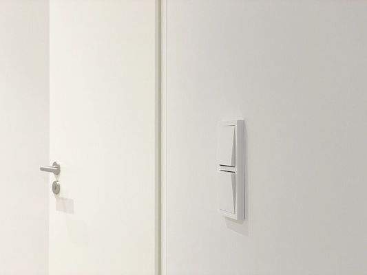 Neue Schalter und Türen