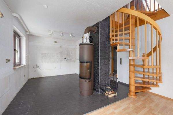 Küchenbereich und Treppe OG Vorderhaus