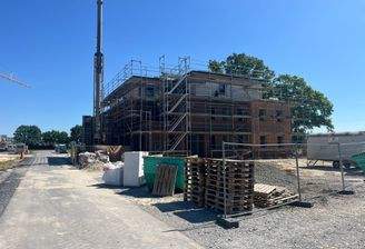 Baustelle mit Gerüst