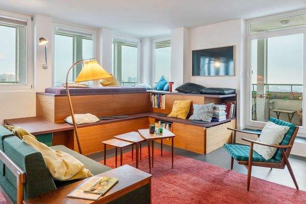 Detail: City-View-Lounge