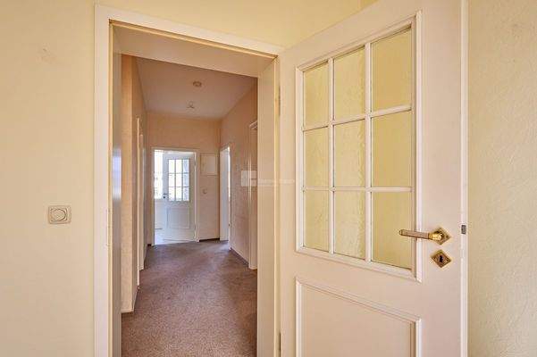 Von der Küche in den Flur gesehen