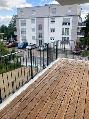 Balkon Strassenansicht 2.jpg