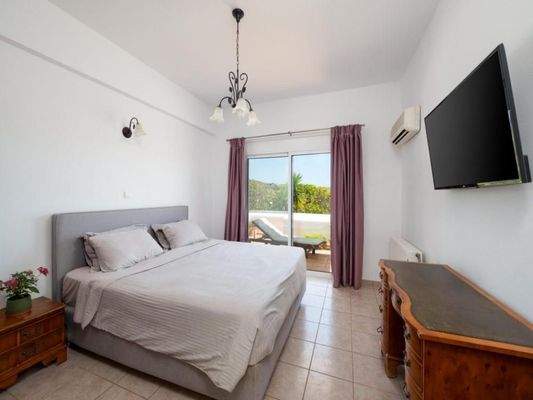 Kreta, Elounda: Villa mit Pool und atemberaubendem Meerblick auf die Bucht zu verkaufen