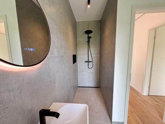 Bad + Dusche Erdgeschoss