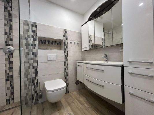 Der morgendliche Start gelingt stilvoll in dem modernen Bad