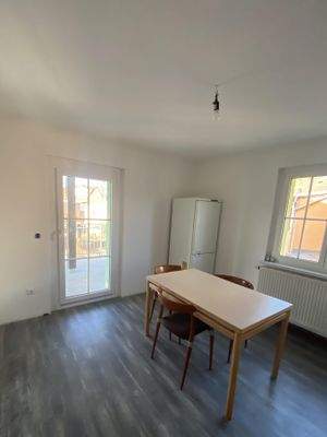 Küche mit Balkonzugang