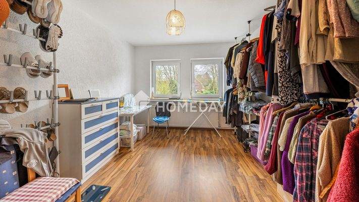 1. OG Ankleidezimmer 1