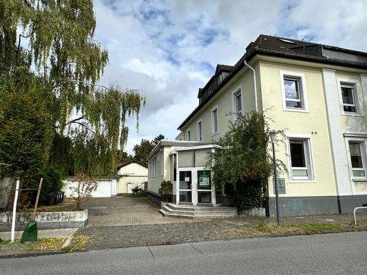 Zugang mit Parkplatz