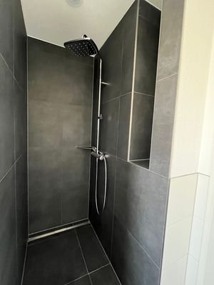 H BadDusche.jpg