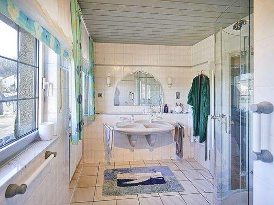  Großzügiges Familienbad...