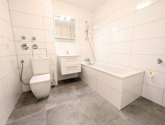 Renoviertes modernes Badezimmer