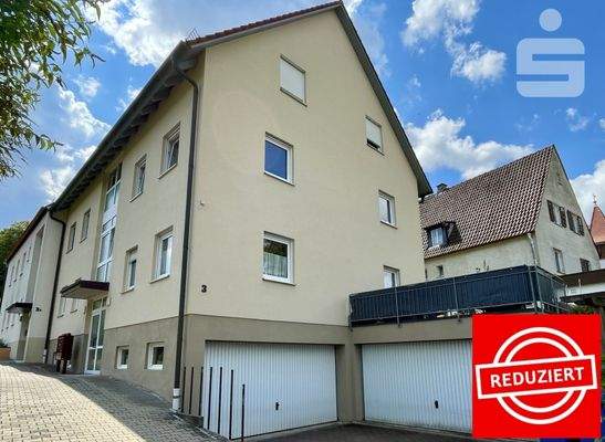 Außenansicht mit Garage