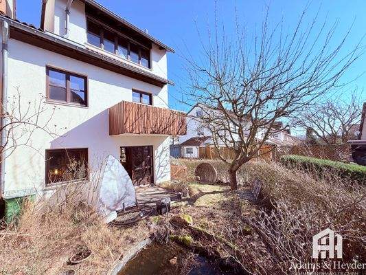 Blick vom Garten aufs Haus